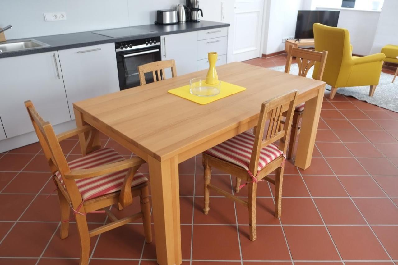 60Qm Wohnung Naabtal Im Historischen Pfarrhaus Pielenhofen Bagian luar foto